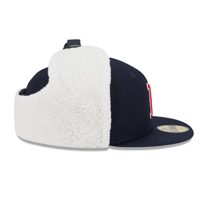 https://cdn.shopify.com/s/files/1/0601/2554/4675/files/60758561_59FIFTYDOGEAR_DOGEARCLASSIC29314_BOSRED_OTC_RSIDE.jpg?v=1760987484