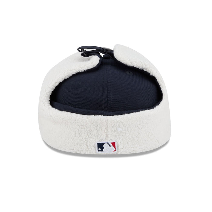 https://cdn.shopify.com/s/files/1/0601/2554/4675/files/60758561_59FIFTYDOGEAR_DOGEARCLASSIC29314_BOSRED_OTC_R.jpg?v=1760987484