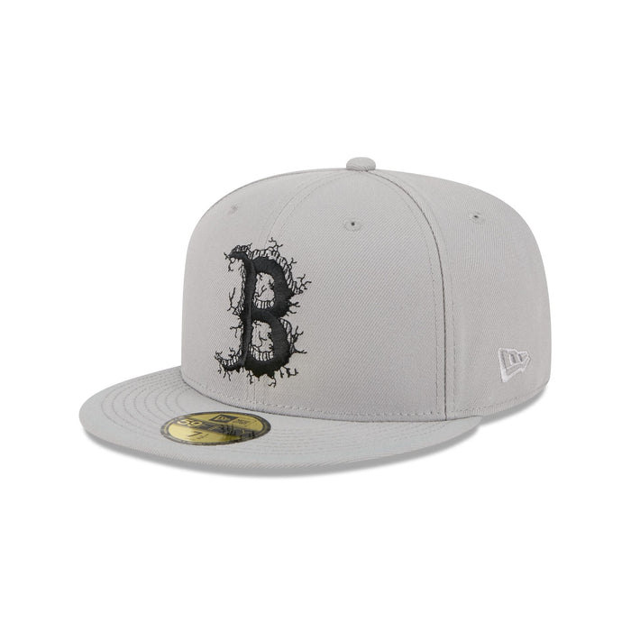 https://cdn.shopify.com/s/files/1/0601/2554/4675/files/60693549_59FIFTY_5950CRACKED26484_BOSRED_GRA_3QL.jpg?v=1756141603