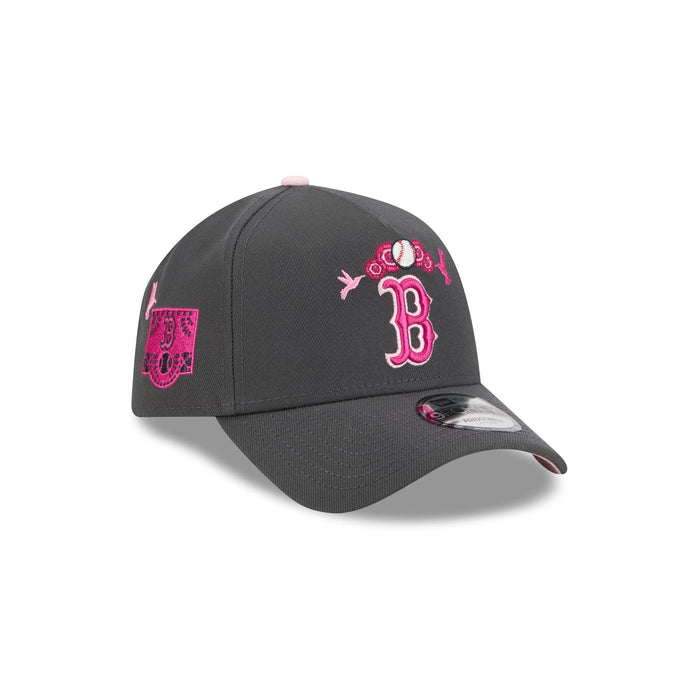 https://cdn.shopify.com/s/files/1/0601/2554/4675/files/60675112_9FORTYAF_940AFDIADEMUERTOSBOSREDGRH_BOSRED_GRH_3QR.jpg?v=1760635752