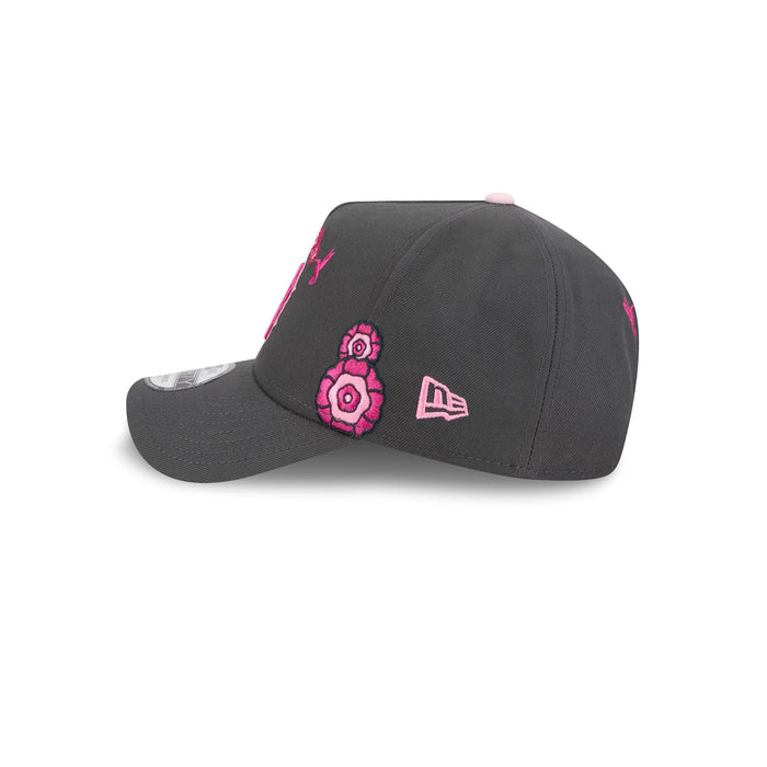 https://cdn.shopify.com/s/files/1/0601/2554/4675/files/60675112_9FORTYAF_940AFDIADEMUERTOSBOSREDGRH_BOSRED_GRH_LSIDE.jpg?v=1760635752