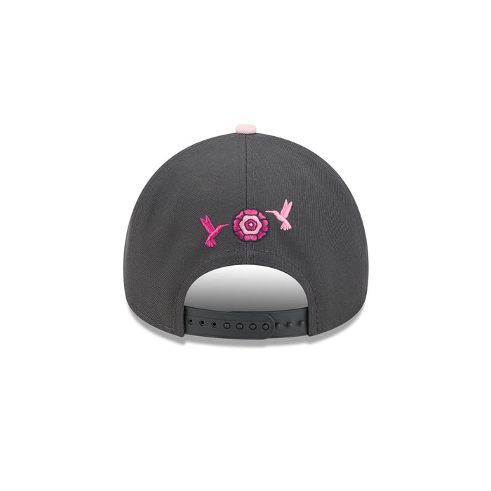 https://cdn.shopify.com/s/files/1/0601/2554/4675/files/60675112_9FORTYAF_940AFDIADEMUERTOSBOSREDGRH_BOSRED_GRH_R.jpg?v=1760635752