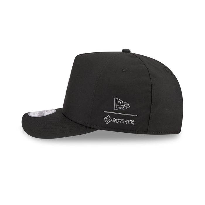 https://cdn.shopify.com/s/files/1/0601/2554/4675/files/60763682_9FIFTYAF_GORETEX950AFPC291_BOSRED_BLK_LSIDE.jpg?v=1765291719