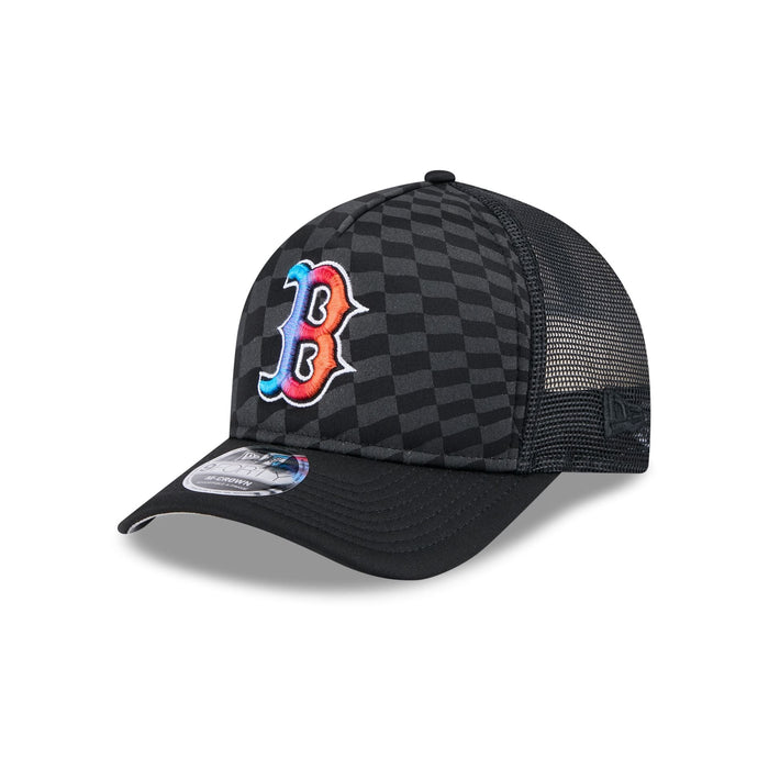 https://cdn.shopify.com/s/files/1/0601/2554/4675/files/60641194_940MC_20AF_20TRUCKER_GRADIENTRACEWAY_BOSRED_BLK_3QL.jpg?v=1738873206