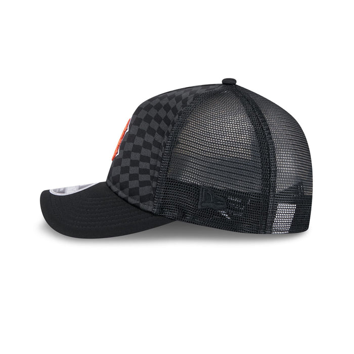 https://cdn.shopify.com/s/files/1/0601/2554/4675/files/60641194_940MC_20AF_20TRUCKER_GRADIENTRACEWAY_BOSRED_BLK_LSIDE.jpg?v=1738873206