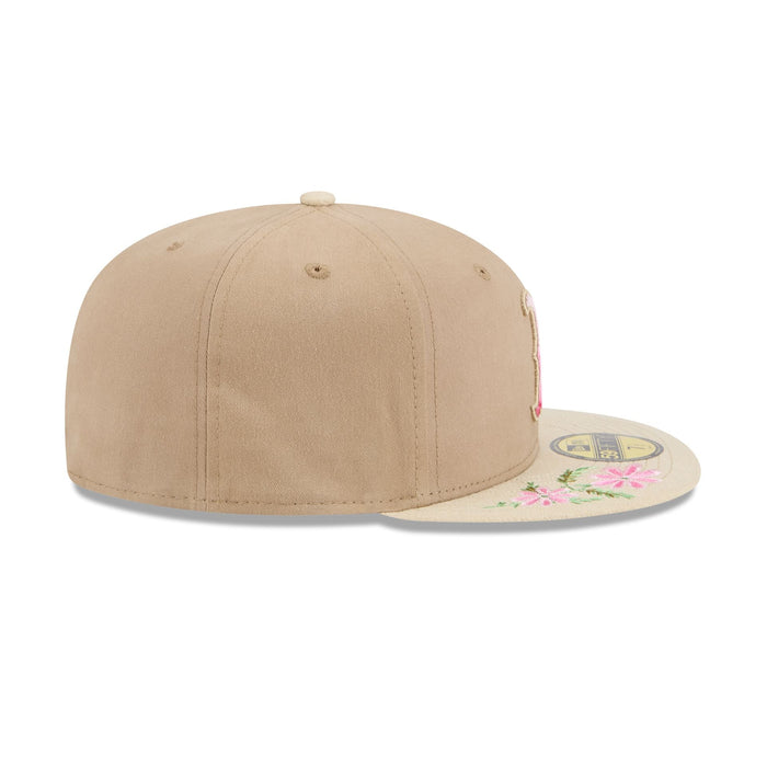https://cdn.shopify.com/s/files/1/0601/2554/4675/files/60668432_59FIFTY_HANDSTITCHEDFLORAL_BOSRED_OTC_RSIDE.jpg?v=1739218475