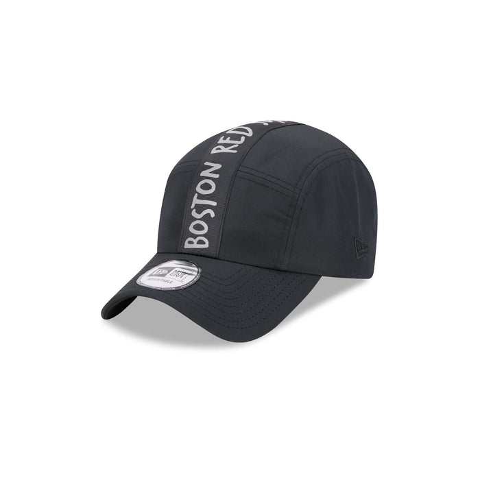 https://cdn.shopify.com/s/files/1/0601/2554/4675/files/60579266_ECOMRUNNER22726BOSREDBLK_3QL.jpg?v=1722364582