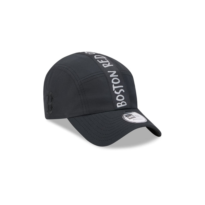 https://cdn.shopify.com/s/files/1/0601/2554/4675/files/60579266_ECOMRUNNER22726BOSREDBLK_3QR.jpg?v=1722364582