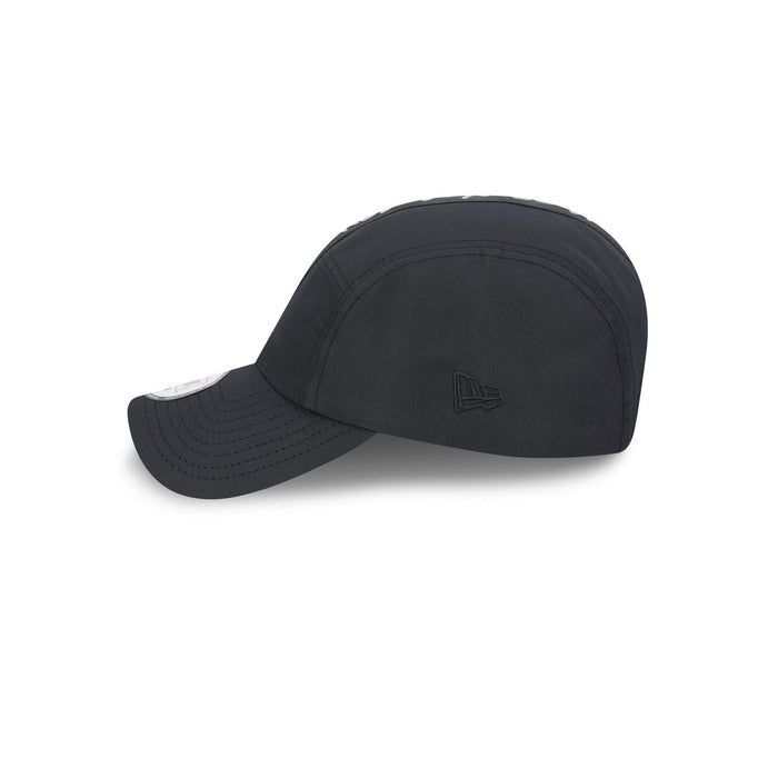 https://cdn.shopify.com/s/files/1/0601/2554/4675/files/60579266_ECOMRUNNER22726BOSREDBLK_LSIDE.jpg?v=1722364582