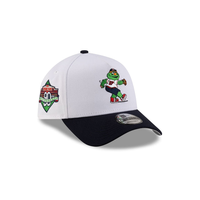 https://cdn.shopify.com/s/files/1/0601/2554/4675/files/70931208_9FORTYAFRAME_MLBMASCOT_25_BOSSCACO_WHT_3QR.jpg?v=1741802262