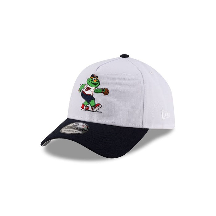 https://cdn.shopify.com/s/files/1/0601/2554/4675/files/70931208_9FORTYAFRAME_MLBMASCOT_25_BOSSCACO_WHT_3QL.jpg?v=1741802262