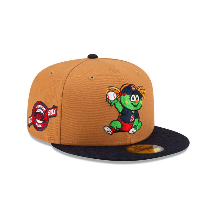 https://cdn.shopify.com/s/files/1/0601/2554/4675/files/70873188_59FIFTY_MLBMINIMASCOT_BOSRED_BRN_3QR.jpg?v=1719412088