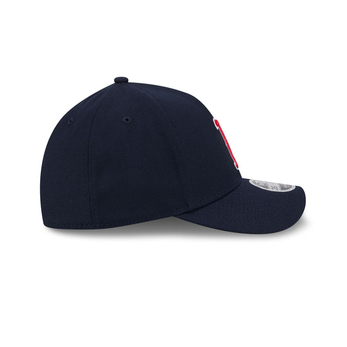 https://cdn.shopify.com/s/files/1/0601/2554/4675/files/60772547_39THIRTYMCAF_CHS39THIRTYMCAF30194_BOSRED_OTC_RSIDE.jpg?v=1768423660