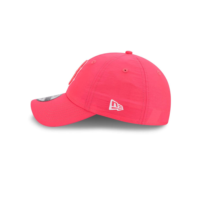 https://cdn.shopify.com/s/files/1/0601/2554/4675/files/60656400_9TWENTY_EVERYDAYNYLON_BOSRED_XPK_LSIDE.jpg?v=1740520620