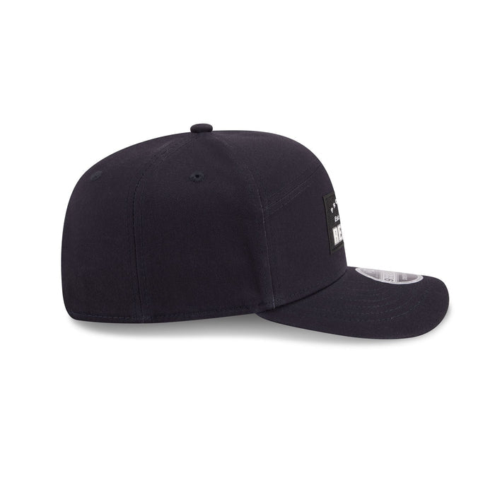 https://cdn.shopify.com/s/files/1/0601/2554/4675/files/60840624_9SEVENTYSP_QS970SP30413_BOSRED_OTC_RSIDE.jpg?v=1763396912
