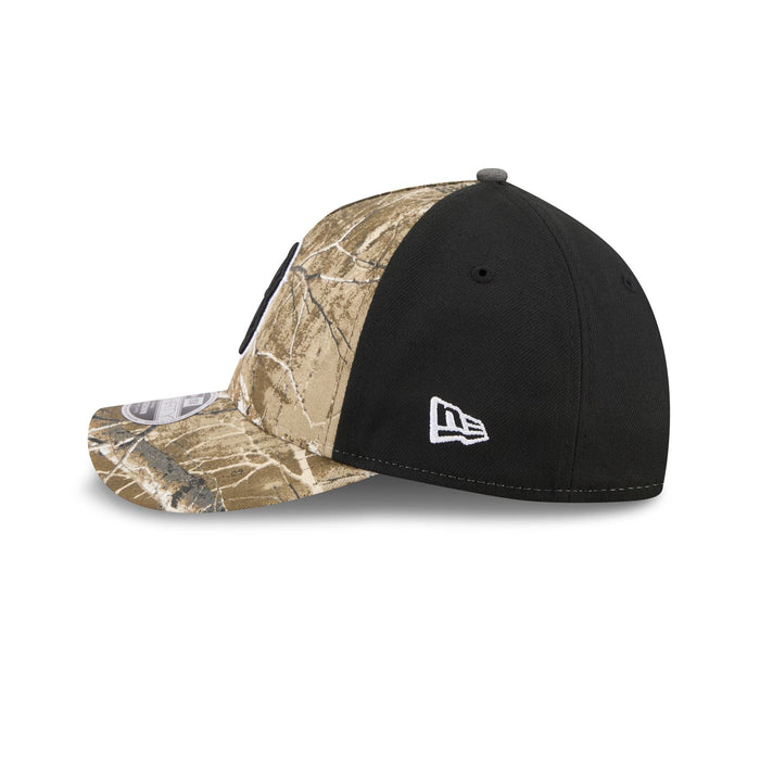 https://cdn.shopify.com/s/files/1/0601/2554/4675/files/60772586_39THIRTYMCAF_CHS39THIRTYMCAF30194_BOSRED_RTE_LSIDE.jpg?v=1768423660