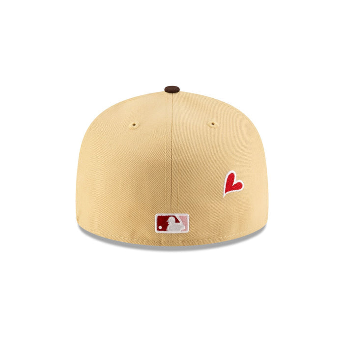 https://cdn.shopify.com/s/files/1/0601/2554/4675/files/70918480_59FIFTY_JUSTCAPS_ROSES_BOSRED_TAN_R.jpg?v=1737469337