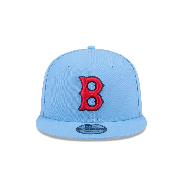 https://cdn.shopify.com/s/files/1/0601/2554/4675/files/60440305_9FIFTY_950EGSKYSKYOTC_BOSREDCO_SKY_F.jpg?v=1713795116