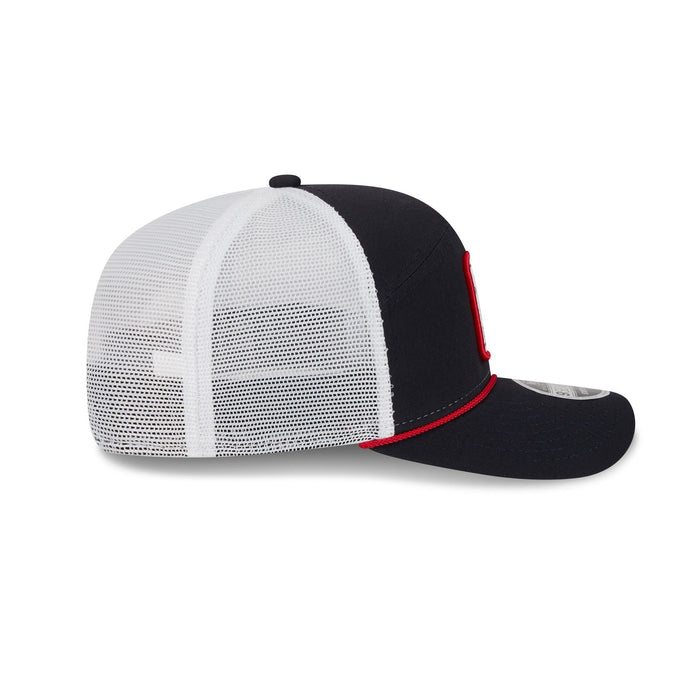 https://cdn.shopify.com/s/files/1/0601/2554/4675/files/60840946_9SEVENTYSP_QS970SP30416_BOSRED_OTC_RSIDE.jpg?v=1763396911