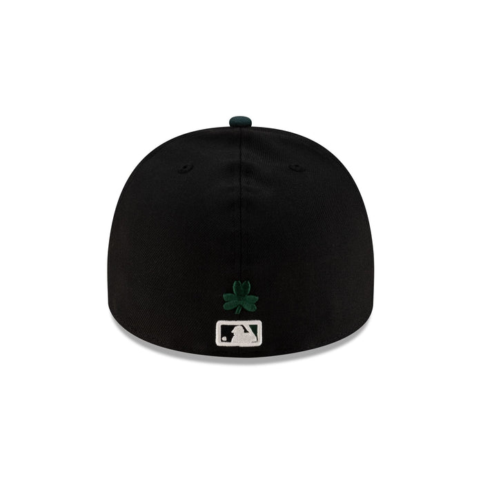 https://cdn.shopify.com/s/files/1/0601/2554/4675/files/70924246_59FIFTYAF_STPATRICKSDAY_BOSRED_BLK_R.jpg?v=1740588109