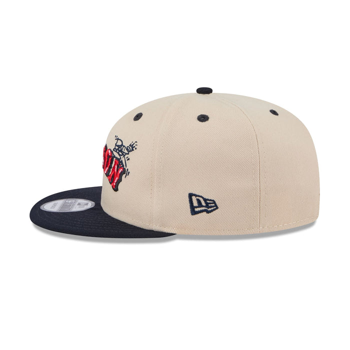 https://cdn.shopify.com/s/files/1/0601/2554/4675/files/60586759_9FIFTY_TEAMART_BOSRED_OTC_LSIDE.jpg?v=1728999914