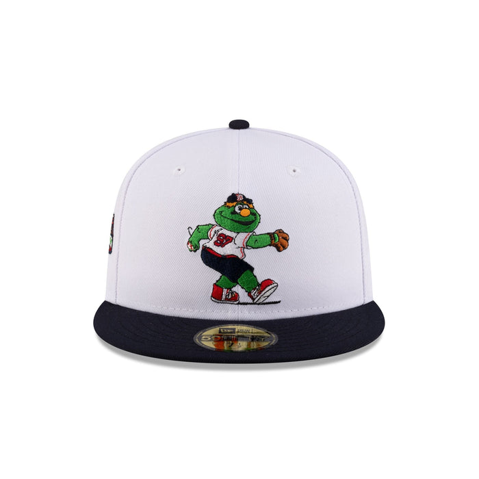 https://cdn.shopify.com/s/files/1/0601/2554/4675/files/70929145_59FIFTY_MLBMASCOT_25_BOSSCACO_WHT_F.jpg?v=1741802266