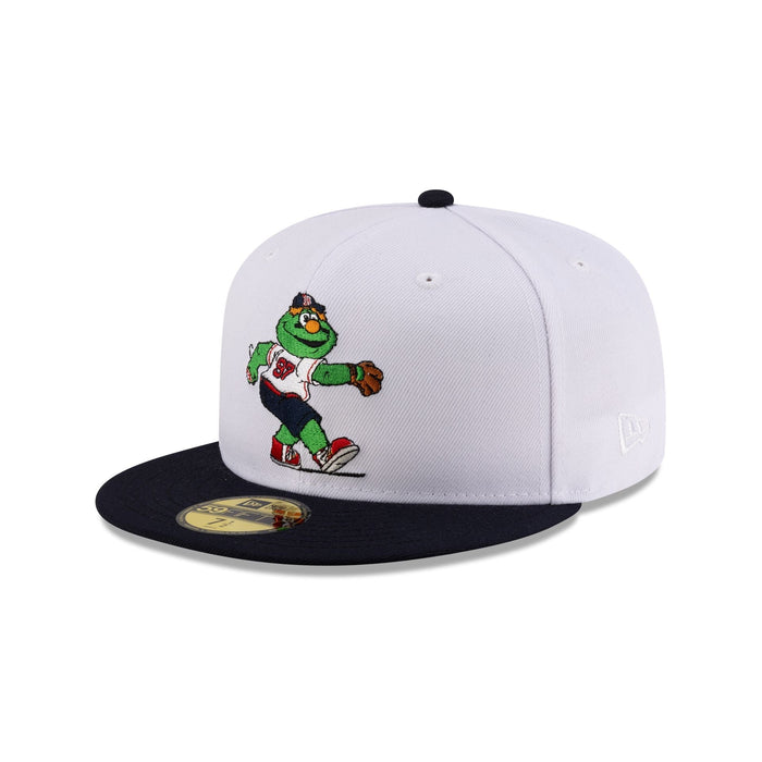 https://cdn.shopify.com/s/files/1/0601/2554/4675/files/70929145_59FIFTY_MLBMASCOT_25_BOSSCACO_WHT_3QL.jpg?v=1741802266