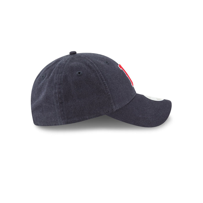 https://cdn.shopify.com/s/files/1/0601/2554/4675/files/60235350_W9TWENTY_WCRECLASSTWPRI_BOSRED_OTC_RSIDE.jpg?v=1705601000