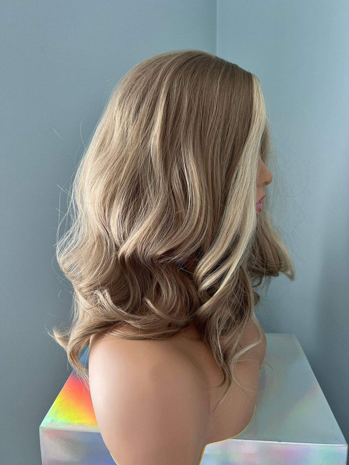 Side view of the Dana Short Blonde Wig with Highlights showcasing soft waves and natural look.
