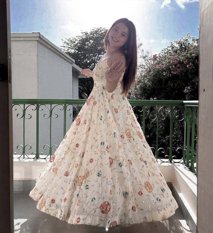 Elegant Moments on the Floral Balcony