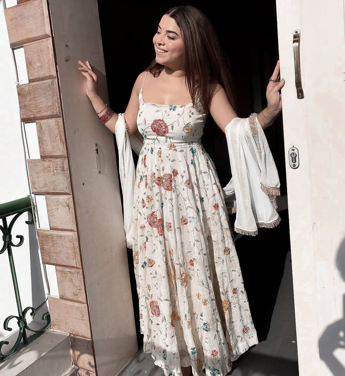 Elegant Moments on the Floral Balcony