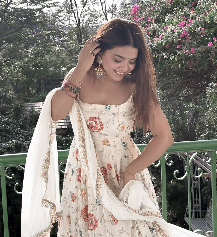 Elegant Moments on the Floral Balcony