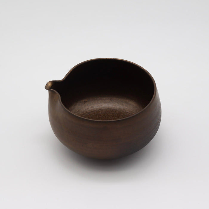 Emui × YUNOMI / YOIN (余韻) Matcha Pouring Bowl (Handmade Ceramic / 桐箱入りユノミオリジナル) yunomi.life