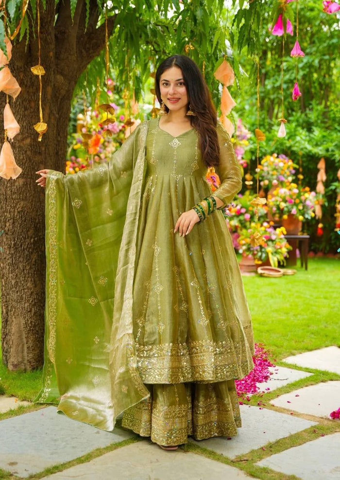 Enchanting Moments in Traditional Glamour