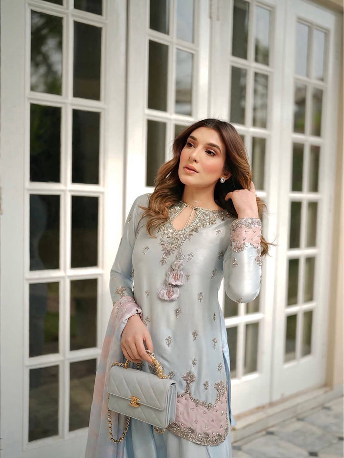Graceful Outfits in Soft Pastel Hues