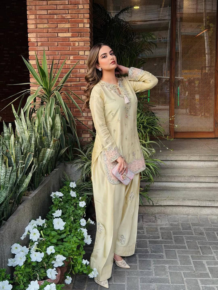 Graceful Outfits in Soft Pastel Hues
