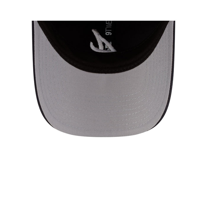 https://cdn.shopify.com/s/files/1/0601/2554/4675/files/60769558_9TWENTY_MLB25XHIDDENPIGEONS_COLLAB25_ATLBRA_NAV_UV.jpg?v=1752090954