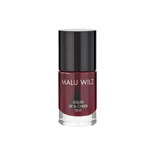MALU WILZ Liquid Lip & Cheek Tint: Flüssiges Rouge und Lippenfarbe im Glasfläschchen mit tiefroter Beeren-Nuance.
