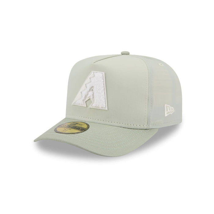 https://cdn.shopify.com/s/files/1/0601/2554/4675/files/60765412_59FIFTYAF_LifestyleEnergy_ARIDIA_EVG_3QL.jpg?v=1759245535