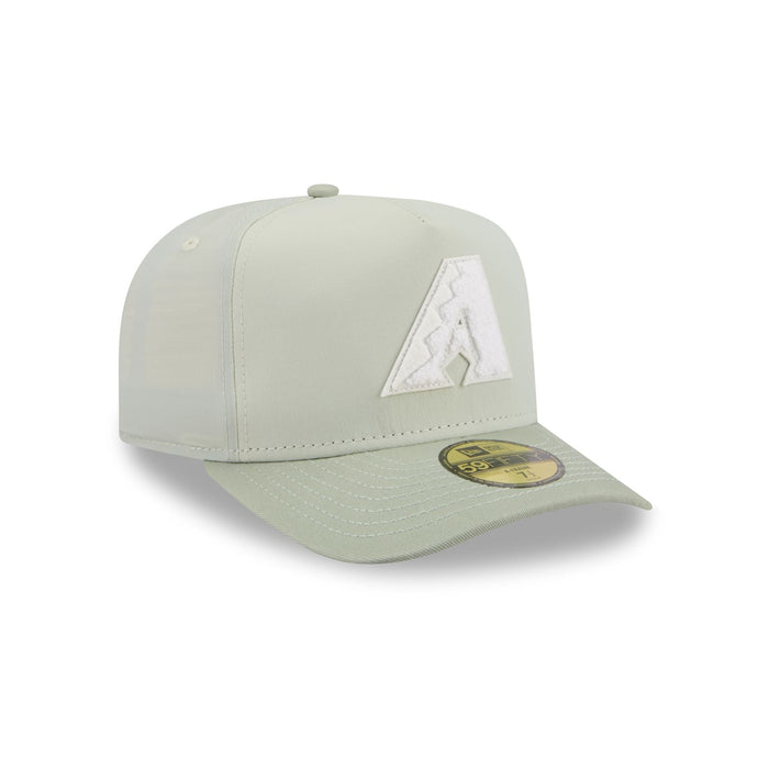 https://cdn.shopify.com/s/files/1/0601/2554/4675/files/60765412_59FIFTYAF_LifestyleEnergy_ARIDIA_EVG_3QR.jpg?v=1759245535