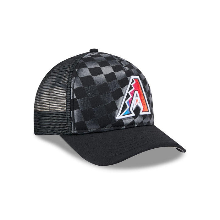 https://cdn.shopify.com/s/files/1/0601/2554/4675/files/60641190_9FORTYMCAF_GRADIENTRACEWAY_ARIDIA_BLK_3QR.jpg?v=1738873205