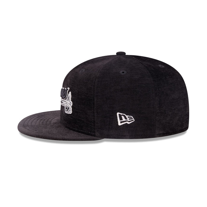 https://cdn.shopify.com/s/files/1/0601/2554/4675/files/60750860_59FIFTY_5950DAY595027040_ATLBRA_BLK_LSIDE.jpg?v=1745502719