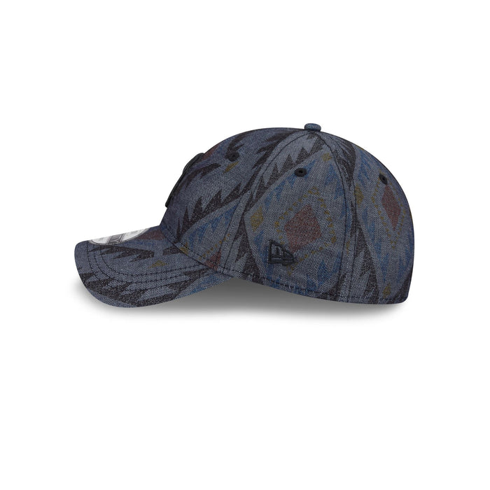 https://cdn.shopify.com/s/files/1/0601/2554/4675/files/60745150_9TWENTY_AZTECPATTERN9TWENTY26_BOSRED_XNV_LSIDE.jpg?v=1746108049