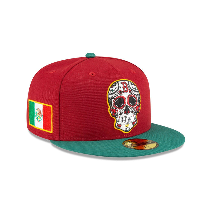 https://cdn.shopify.com/s/files/1/0601/2554/4675/files/70854531_59FIFTY_SUGARSKULL_BOSRED_SCA_3QR.jpg?v=1712859290