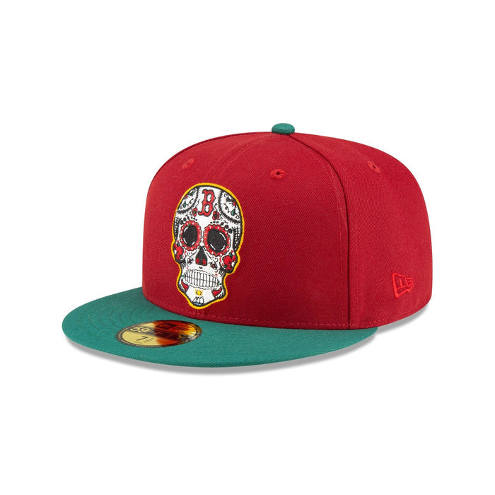 https://cdn.shopify.com/s/files/1/0601/2554/4675/files/70854531_59FIFTY_SUGARSKULL_BOSRED_SCA_3QL.jpg?v=1712859290