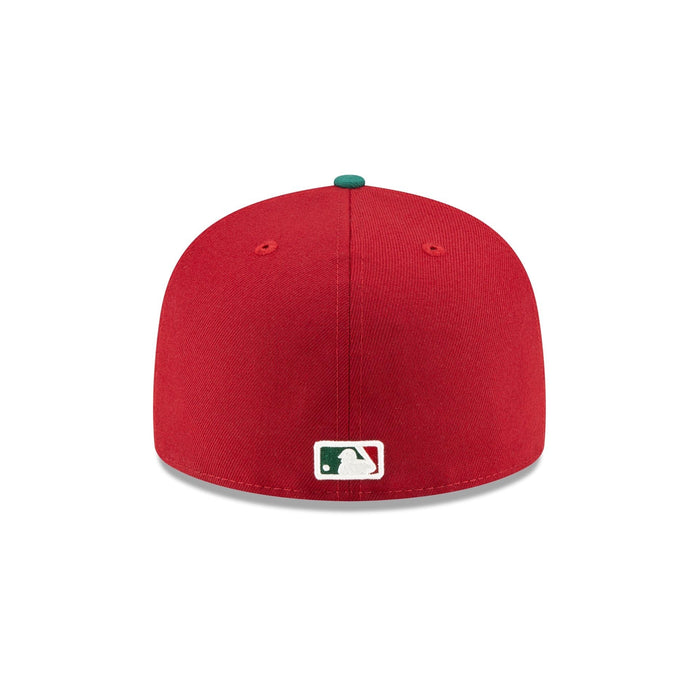 https://cdn.shopify.com/s/files/1/0601/2554/4675/files/70854531_59FIFTY_SUGARSKULL_BOSRED_SCA_R.jpg?v=1712859290