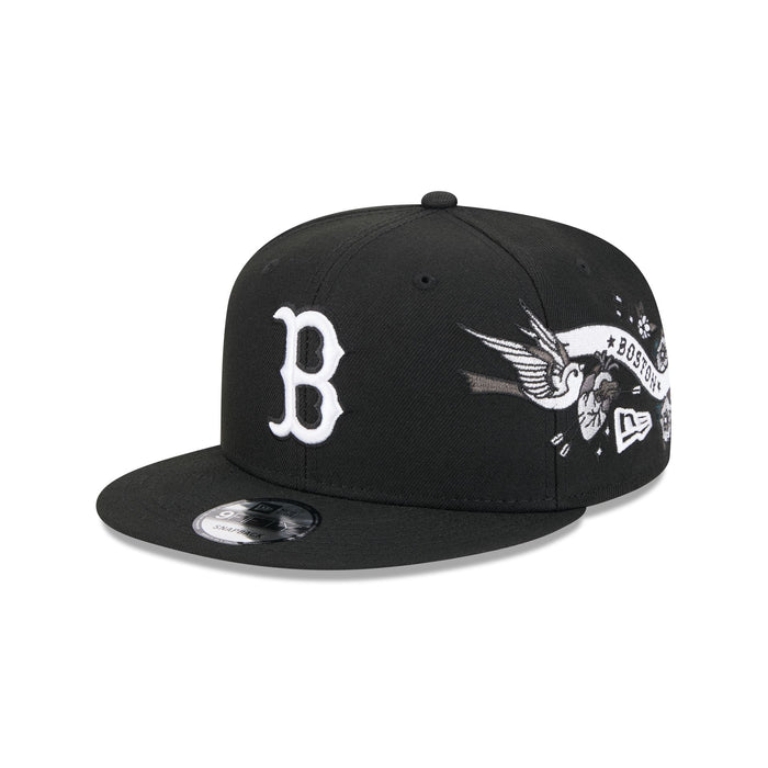 https://cdn.shopify.com/s/files/1/0601/2554/4675/files/60573301_9FIFTY_CITYART_BOSRED_BLK_3QL.jpg?v=1724420827