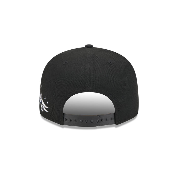https://cdn.shopify.com/s/files/1/0601/2554/4675/files/60573301_9FIFTY_CITYART_BOSRED_BLK_R.jpg?v=1724420826