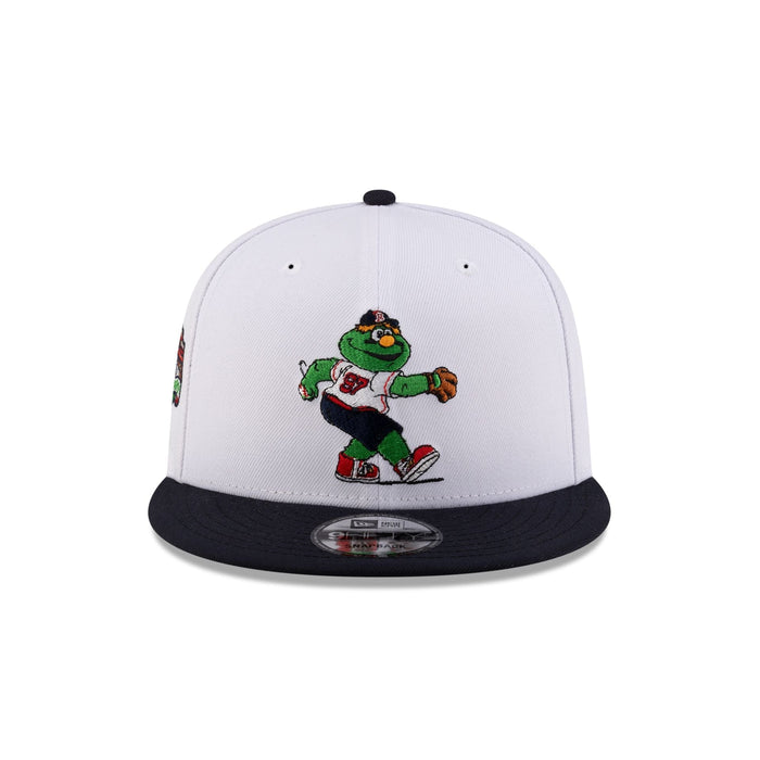 https://cdn.shopify.com/s/files/1/0601/2554/4675/files/70929783_9FIFTY_MLBMASCOT_25_BOSSCACO_WHT_F.jpg?v=1741802263