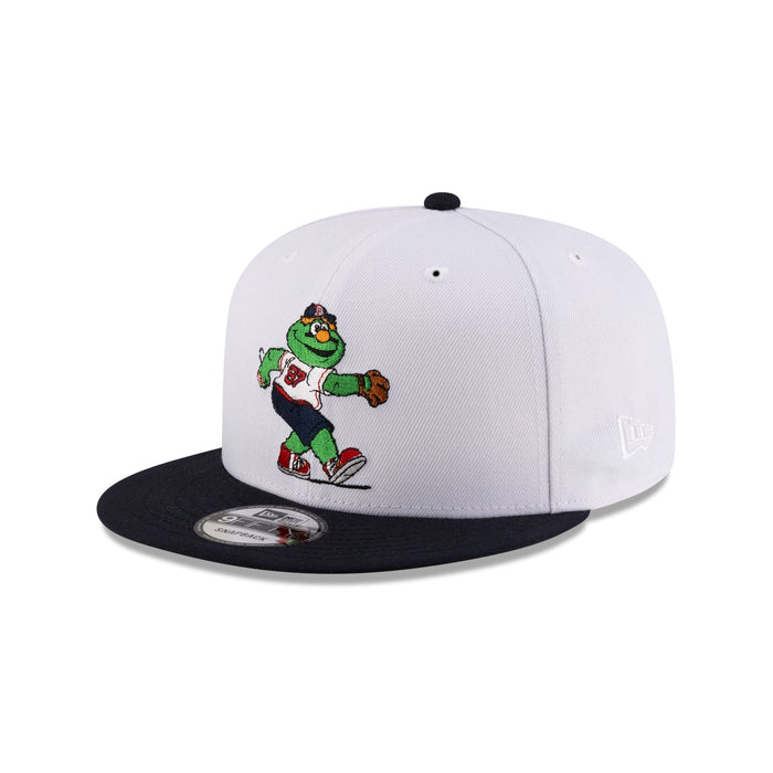 https://cdn.shopify.com/s/files/1/0601/2554/4675/files/70929783_9FIFTY_MLBMASCOT_25_BOSSCACO_WHT_3QL.jpg?v=1741802263
